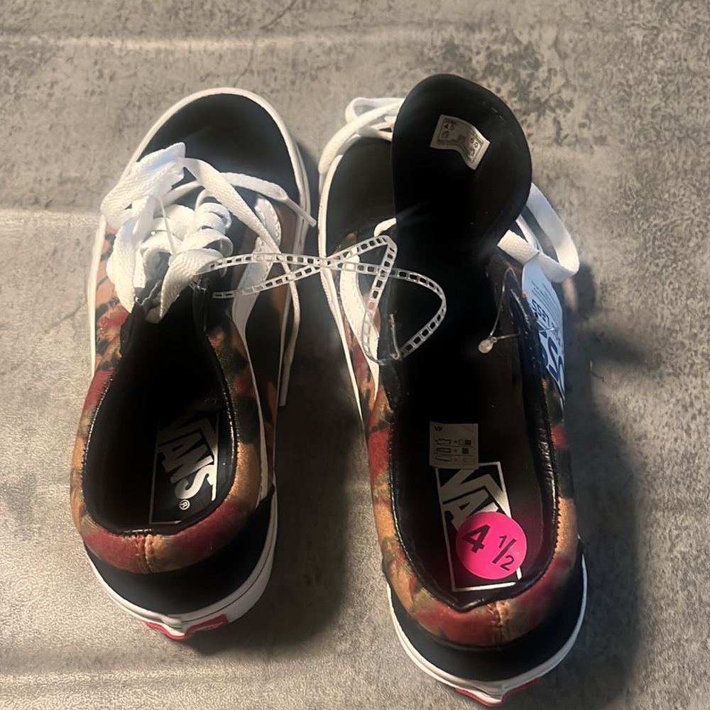 VANS - Picture 5 of 5